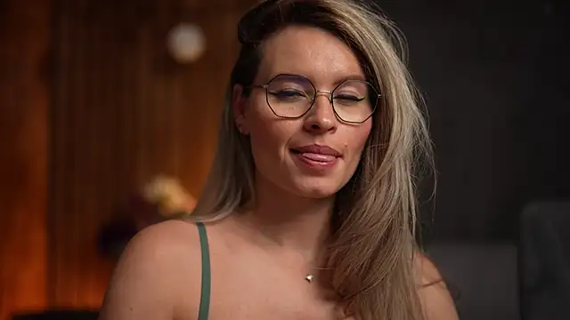 Snapshot of BrandyWhite chatting on February 24, 2025, 7:44 am BrandyWhite online show from February 24, 2025, 7:44 am