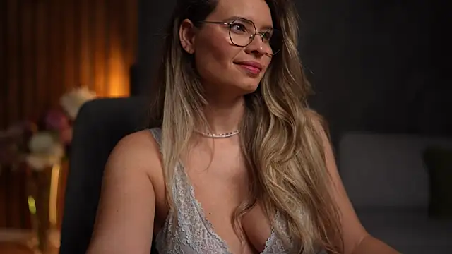 BrandyWhite online show from November 18, 2025, 5:22 am