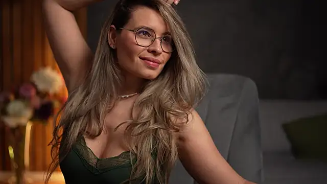 BrandyWhite online show from December 15, 2025, 5:35 am