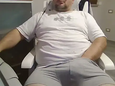 Snapshot of iron_boy80 chatting on November 14, 2025, 11:41 pm iron boy80 online show from November 14, 2025, 11:41 pm