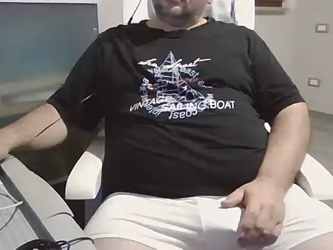 Snapshot of iron_boy80 chatting on November 11, 2025, 10:37 pm iron boy80 online show from November 11, 2025, 10:37 pm