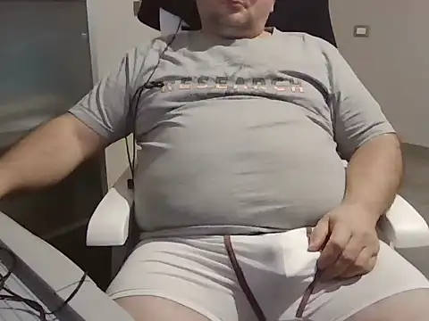 Snapshot of iron_boy80 chatting on February 6, 2026, 11:12 pm iron boy80 online show from February 6, 2026, 11:12 pm