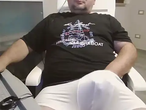 Snapshot of iron_boy80 chatting on November 10, 2025, 11:10 pm iron boy80 online show from November 10, 2025, 11:10 pm