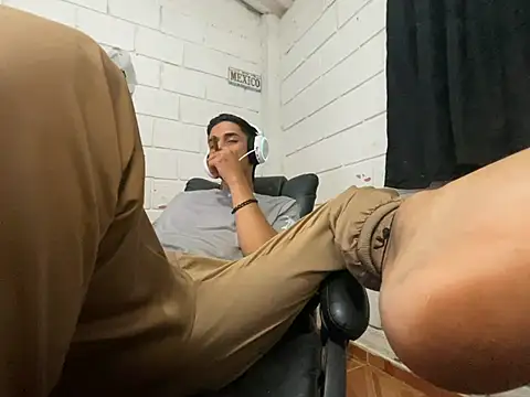 Max TheHorseDick online show from May 27, 2026, 1:57 am