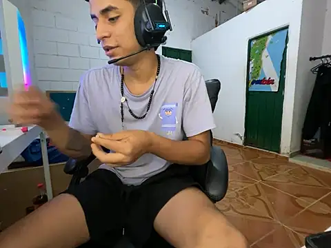 Max TheHorseDick online show from April 16, 2026, 7:47 pm