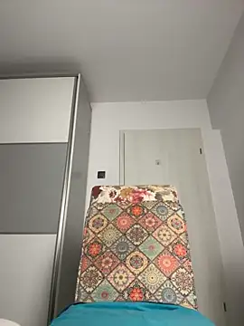 Snapshot of snow_flakee chatting on September 18, 2025, 4:04 am snow flakee online show from September 18, 2025, 4:04 am