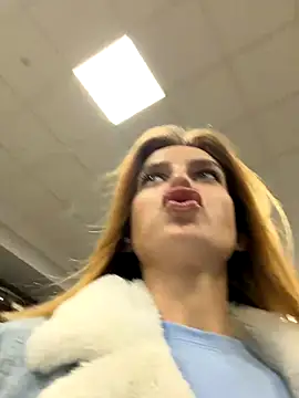 Snapshot of -AngelAri- chatting on October 28, 2025, 9:03 pm -AngelAri- online show from October 28, 2025, 9:03 pm