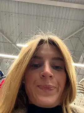 Snapshot of -AngelAri- chatting on September 30, 2025, 9:10 pm -AngelAri- online show from September 30, 2025, 9:10 pm