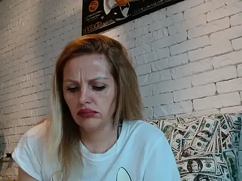 Snapshot of Angel_girllovemy chatting on October 7, 2025, 9:32 am Angel girllovemy online show from October 7, 2025, 9:32 am