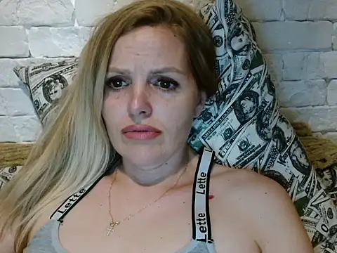 Snapshot of Angel_girllovemy chatting on September 29, 2025, 7:41 pm Angel girllovemy online show from September 29, 2025, 7:41 pm