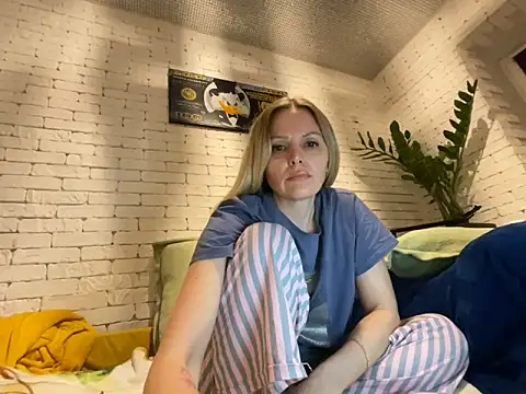 Snapshot of Angel_girllovemy chatting on March 22, 2025, 4:58 pm Angel girllovemy online show from March 22, 2025, 4:58 pm