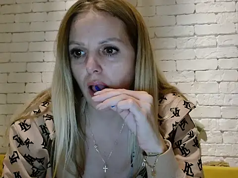 Snapshot of Angel_girllovemy chatting on November 18, 2025, 6:00 pm Angel girllovemy online show from November 18, 2025, 6:00 pm