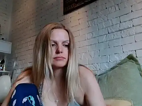 Snapshot of Angel_girllovemy chatting on October 17, 2025, 8:28 am Angel girllovemy online show from October 17, 2025, 8:28 am