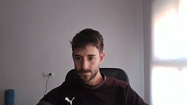 Snapshot of vargas90 chatting on December 18, 2025, 12:31 pm vargas90 online show from December 18, 2025, 12:31 pm