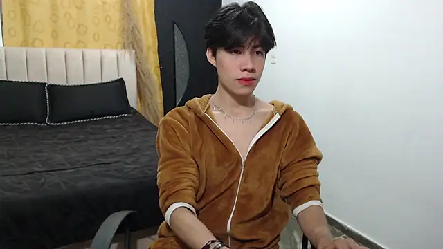 Snapshot of Elio-cam chatting on December 6, 2024, 8:10 am Elio-cam online show from December 6, 2024, 8:10 am