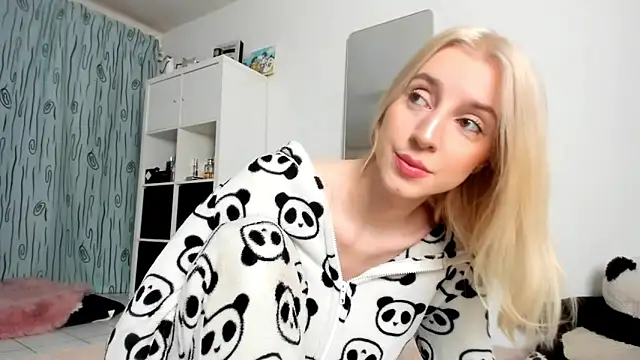 Snapshot of KenzieDawton chatting on November 21, 2025, 4:22 am KenzieDawton online show from November 21, 2025, 4:22 am