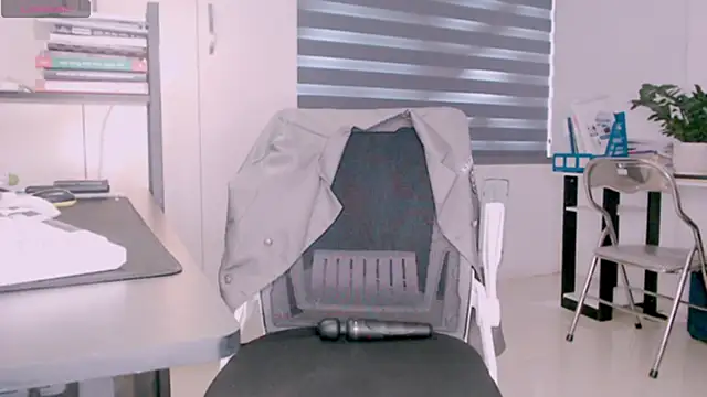 Snapshot of Shyn__ chatting on January 18, 2026, 3:54 am Shyn online show from January 18, 2026, 3:54 am