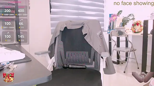 Snapshot of Shyn__ chatting on December 2, 2025, 4:14 am Shyn online show from December 2, 2025, 4:14 am