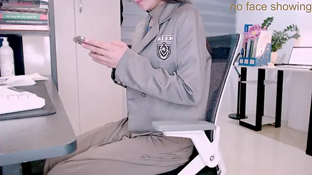 Snapshot of Shyn__ chatting on November 29, 2025, 5:02 pm Shyn online show from November 29, 2025, 5:02 pm