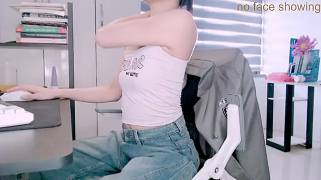 Snapshot of Shyn__ chatting on November 27, 2025, 6:36 am Shyn online show from November 27, 2025, 6:36 am