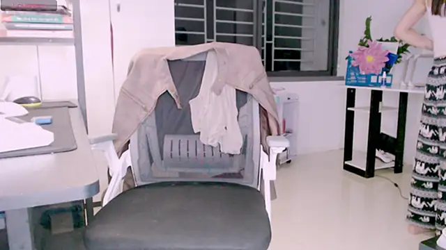 Snapshot of Shyn__ chatting on November 10, 2025, 4:45 pm Shyn online show from November 10, 2025, 4:45 pm