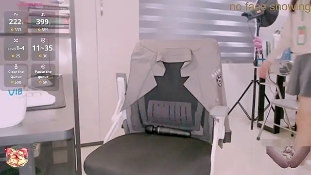 Snapshot of Shyn__ chatting on December 15, 2025, 4:51 am Shyn online show from December 15, 2025, 4:51 am