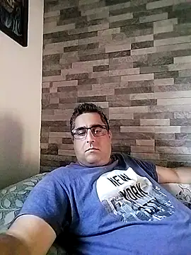 ADRIAN ADI40 online show from May 5, 2026, 6:27 am