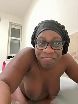 Snapshot of blacksexybeauty31 chatting on April 22, 2026, 10:05 pm blacksexybeauty31 online show from April 22, 2026, 10:05 pm