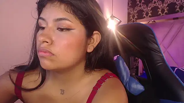 Snapshot of ChantalPetit chatting on May 13, 2026, 7:32 pm ChantalPetit online show from May 13, 2026, 7:32 pm