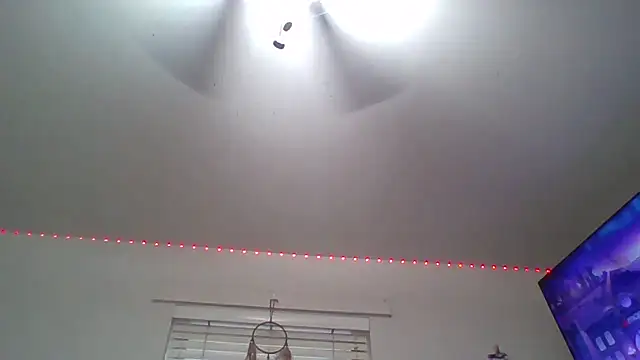 SkittlesNTreats online show from December 4, 2025, 4:50 pm