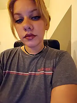 Snapshot of Janefruti chatting on February 11, 2025, 11:22 pm Janefruti online show from February 11, 2025, 11:22 pm