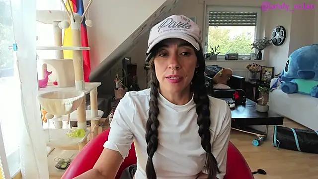 Snapshot of tinny_williams chatting on October 5, 2025, 9:22 am tinny williams online show from October 5, 2025, 9:22 am