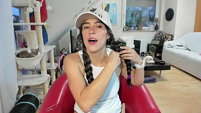 Snapshot of tinny_williams chatting on September 9, 2025, 4:44 am tinny williams online show from September 9, 2025, 4:44 am