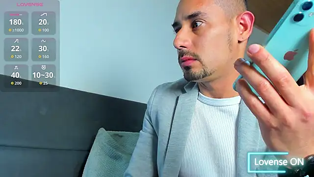 jhonyalzate2 online show from March 11, 2026, 4:17 am