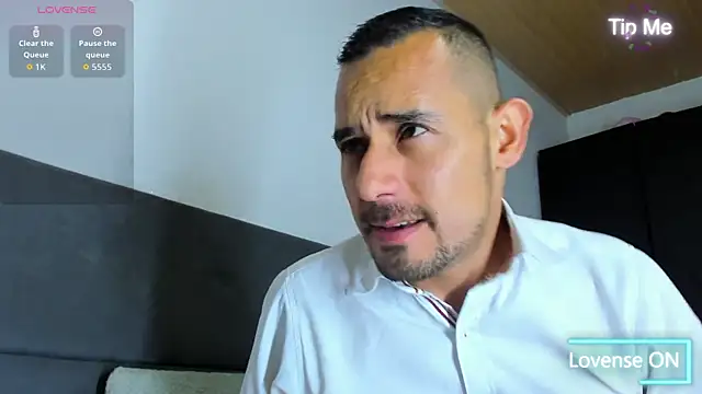 jhonyalzate2 online show from October 16, 2025, 2:31 am