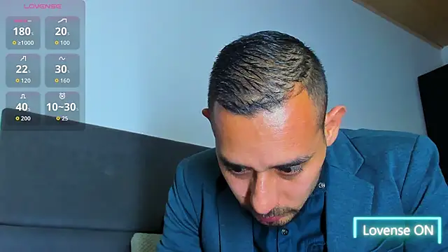 jhonyalzate2 online show from November 15, 2025, 3:32 am