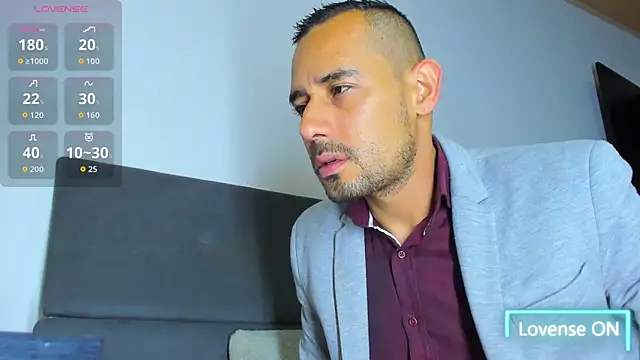 jhonyalzate2 online show from November 30, 2025, 1:50 am