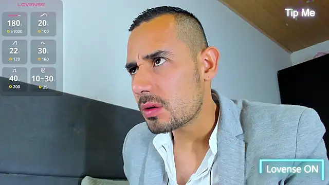 jhonyalzate2 online show from October 6, 2025, 1:51 am