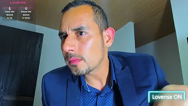 jhonyalzate2 online show from November 5, 2025, 1:31 am