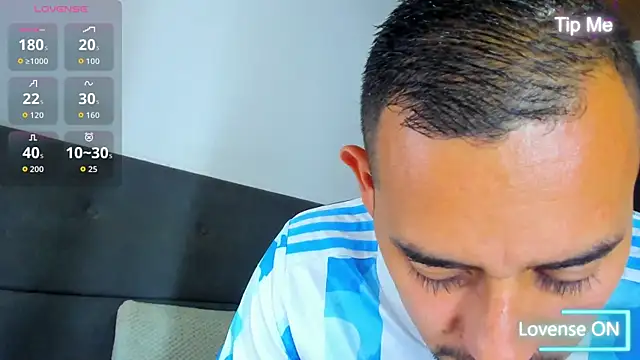 jhonyalzate2 online show from September 15, 2025, 12:22 am