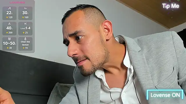jhonyalzate2 online show from May 25, 2026, 12:32 am