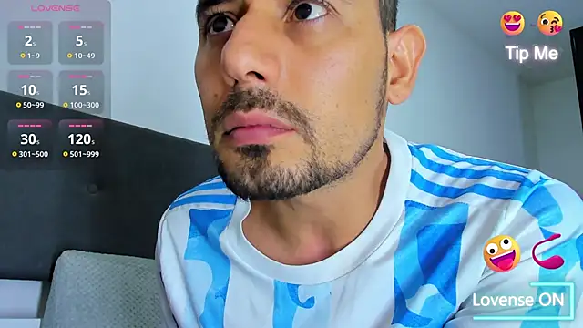 jhonyalzate2 online show from March 11, 2025, 11:47 pm