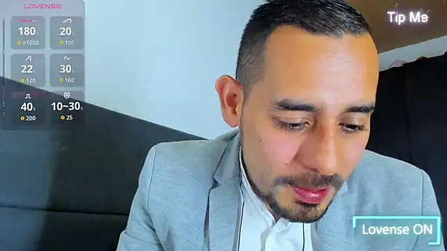 jhonyalzate2 online show from September 18, 2025, 2:47 am