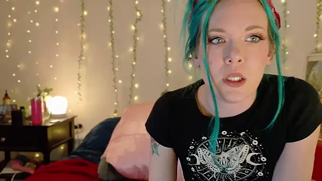 Snapshot of thetinyblue chatting on December 2, 2024, 6:38 pm thetinyblue online show from December 2, 2024, 6:38 pm