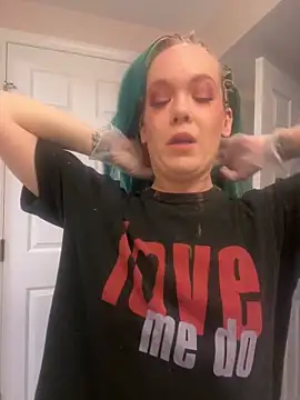 Snapshot of thetinyblue chatting on March 6, 2025, 8:59 pm thetinyblue online show from March 6, 2025, 8:59 pm