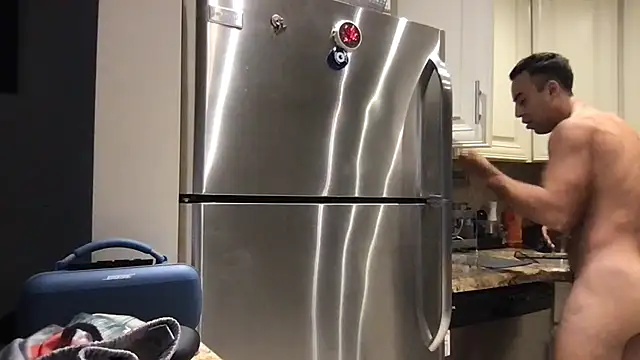 Snapshot of BigGuyMuscle chatting on November 2, 2025, 7:08 pm BigGuyMuscle online show from November 2, 2025, 7:08 pm