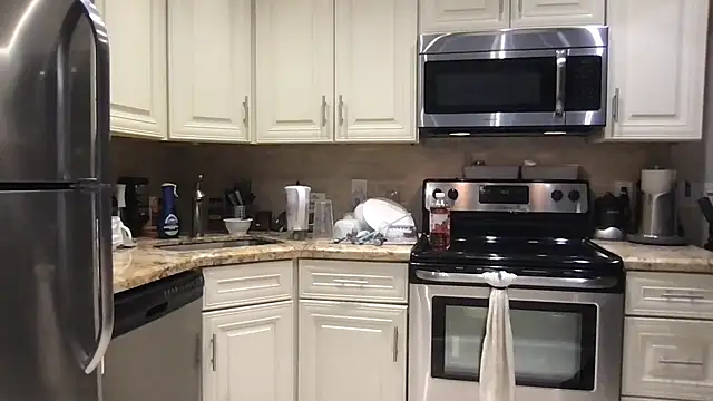 Snapshot of BigGuyMuscle chatting on November 19, 2025, 8:53 pm BigGuyMuscle online show from November 19, 2025, 8:53 pm