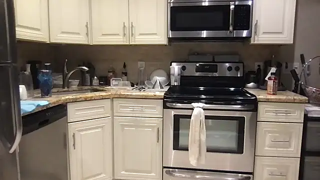 Snapshot of BigGuyMuscle chatting on November 25, 2025, 9:59 pm BigGuyMuscle online show from November 25, 2025, 9:59 pm