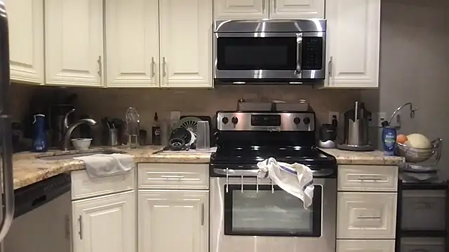 Snapshot of BigGuyMuscle chatting on September 17, 2025, 10:23 pm BigGuyMuscle online show from September 17, 2025, 10:23 pm