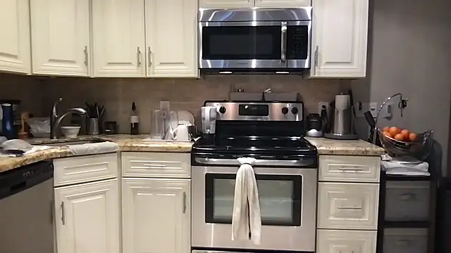 Snapshot of BigGuyMuscle chatting on November 21, 2025, 9:25 pm BigGuyMuscle online show from November 21, 2025, 9:25 pm